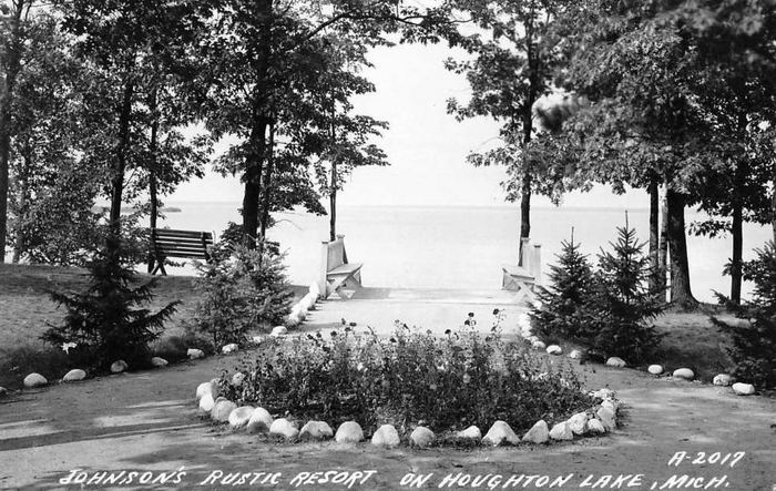 Johnsons Rustic Dance Palace (Johnsons Rustic Resort, Krauses Hotel) - Vintage Postcard (newer photo)